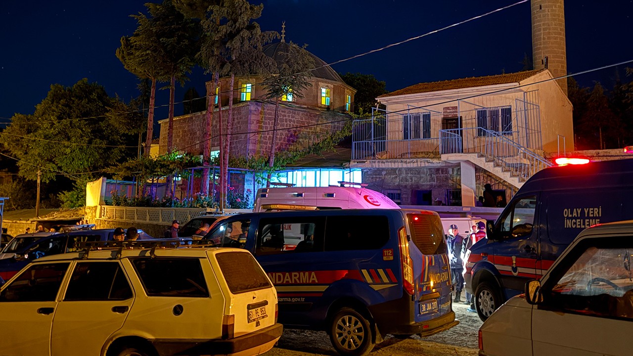 Cami cemaatine bıçaklı saldırı: 2 ölü