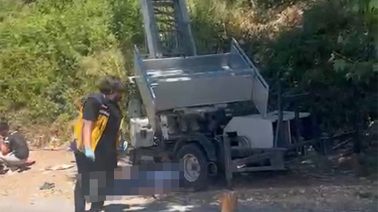 Ev taşıma sırasında yük asansörü elektrik hattının üzerine düştü; 2 ölü