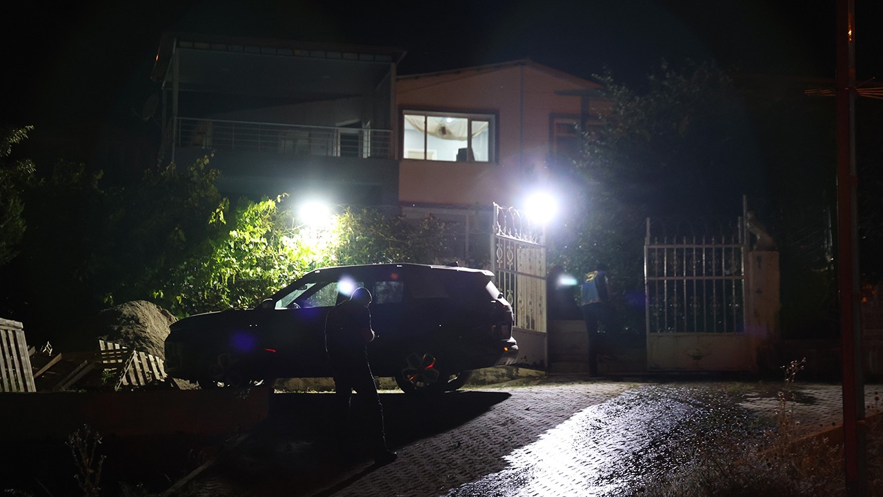 Husumetlilerinin olduğu eve kurşun yağdırdılar: 4 yaralı
