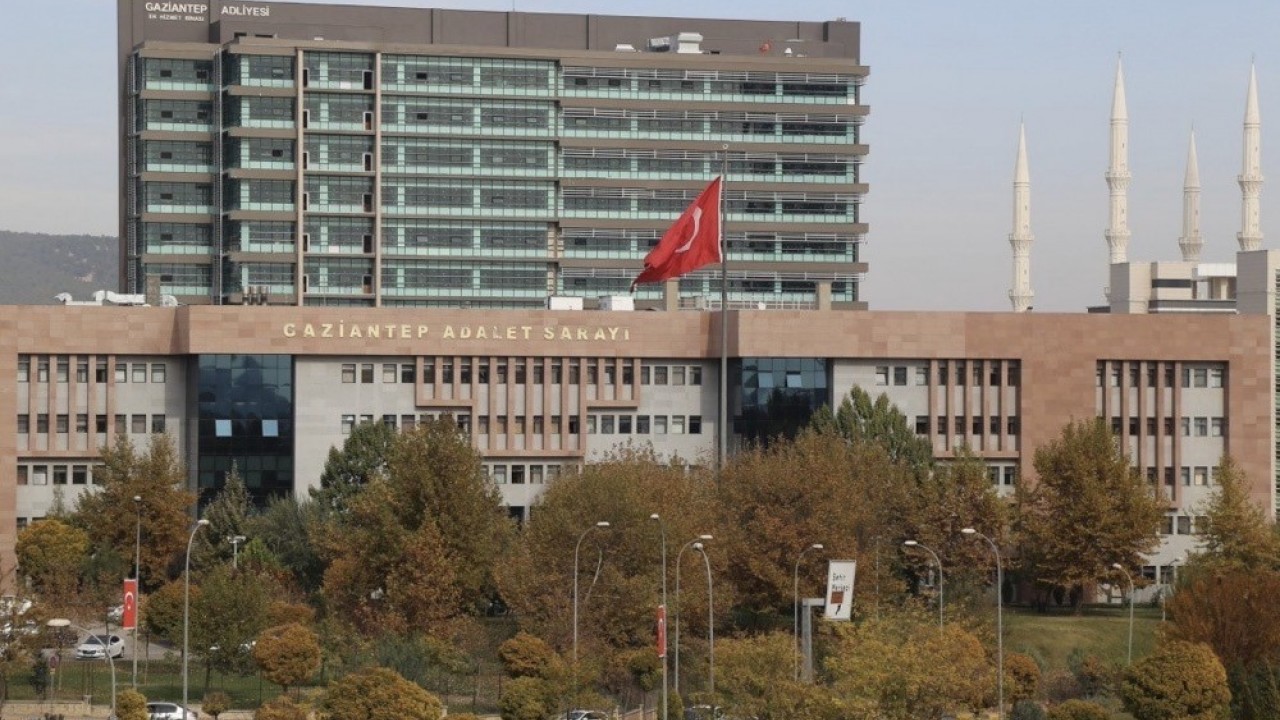 Trafikte "önüme geçtin" kavgası cinayetle sonuçlandı! Sanıklar hakim karşısında