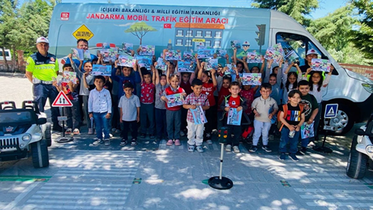 Konya’da jandarmadan 4 bin 594 kişiye trafik eğitimi