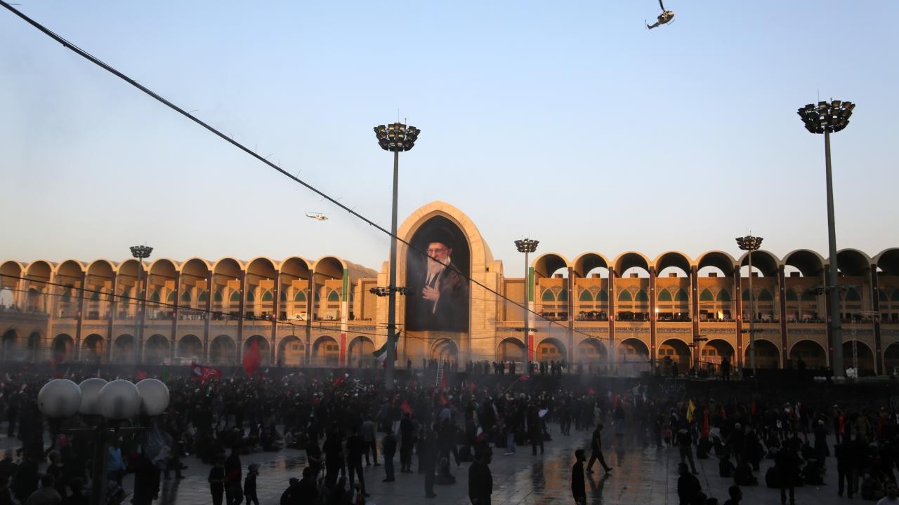 İran'ın eski lideri Hamaney için Tahran'da cenaze namazı kılındı
