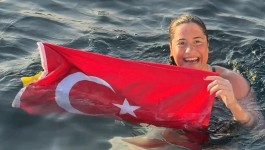Milli yüzücü Aysu Türkoğlu'ndan rekor