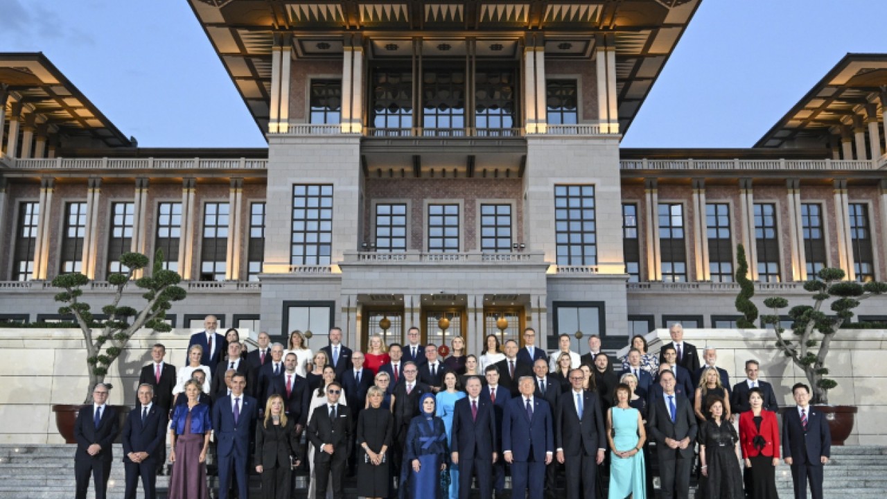 Erdoğan çifti NATO liderleri ve eşlerini Külliye’de ağırladı