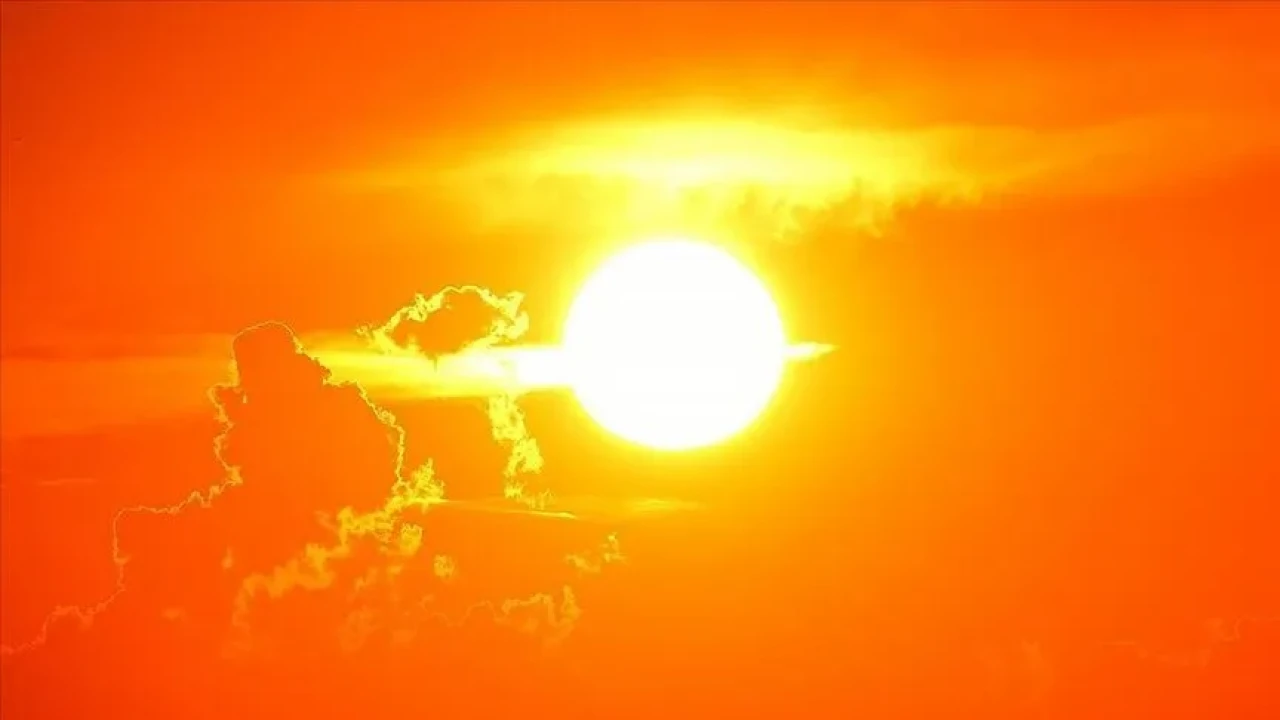 Yeni sıcak hava dalgasının etkisi altına giren Fransa'da 61 vilayette "turuncu" alarm verildi