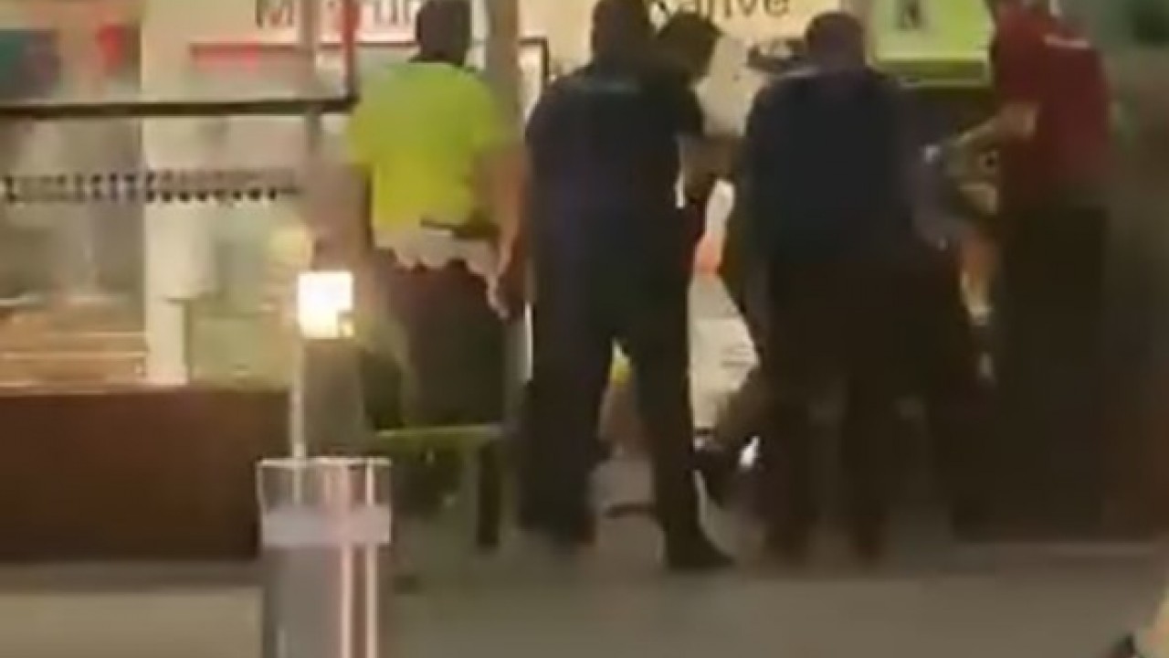 Adnan Menderes Havalimanında hareketli anlar: 1'i komiser 4 polis memuru yaralandı