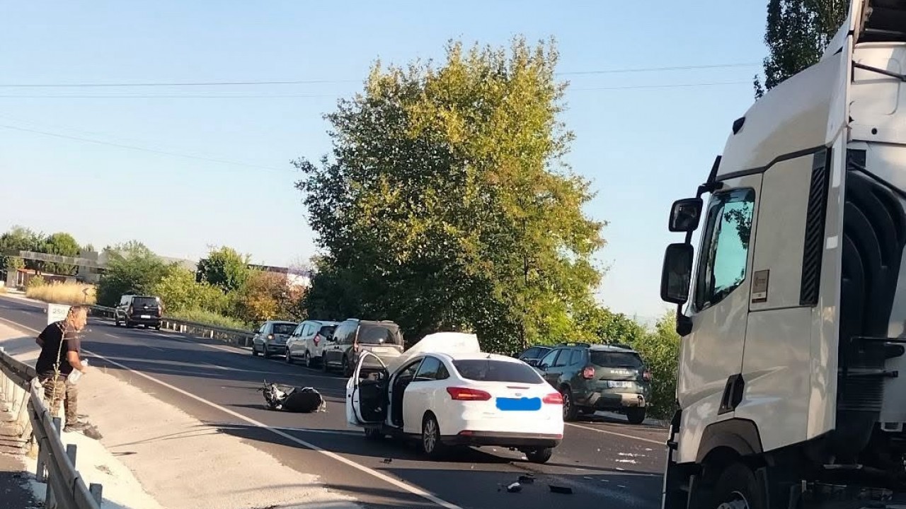 Kazaya karışan hemşire çift, hayat için seferber oldu! Dakikalarca kalp masajı yaptılar