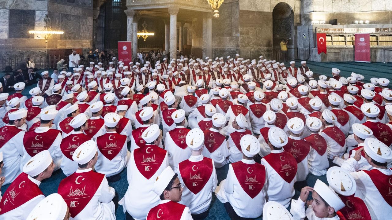 Ayasofya'da 15 Temmuz şehitleri için 253 hafızla hatim yapıldı