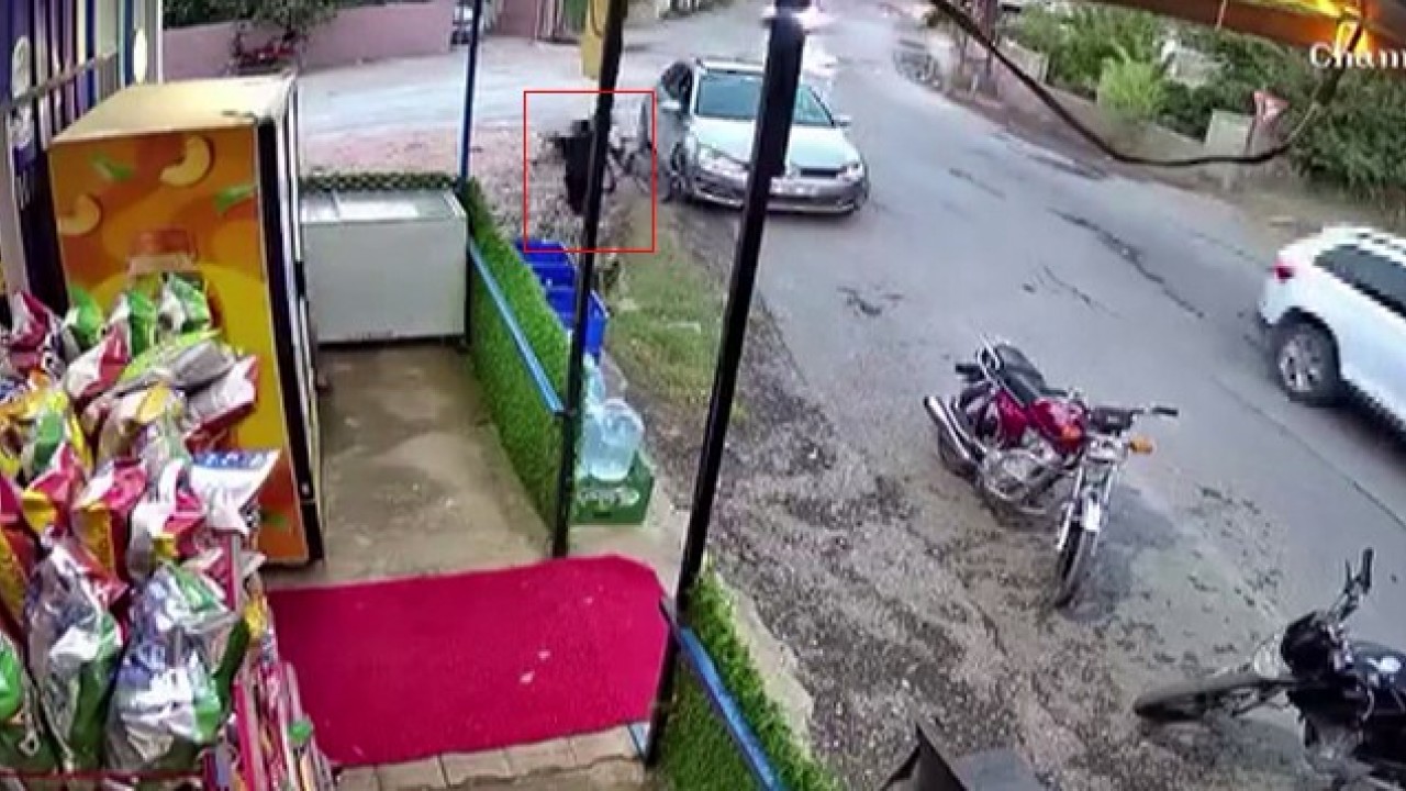 Çocuğun 3 metrelik kuyuya düştüğü korku dolu anlar kamerada