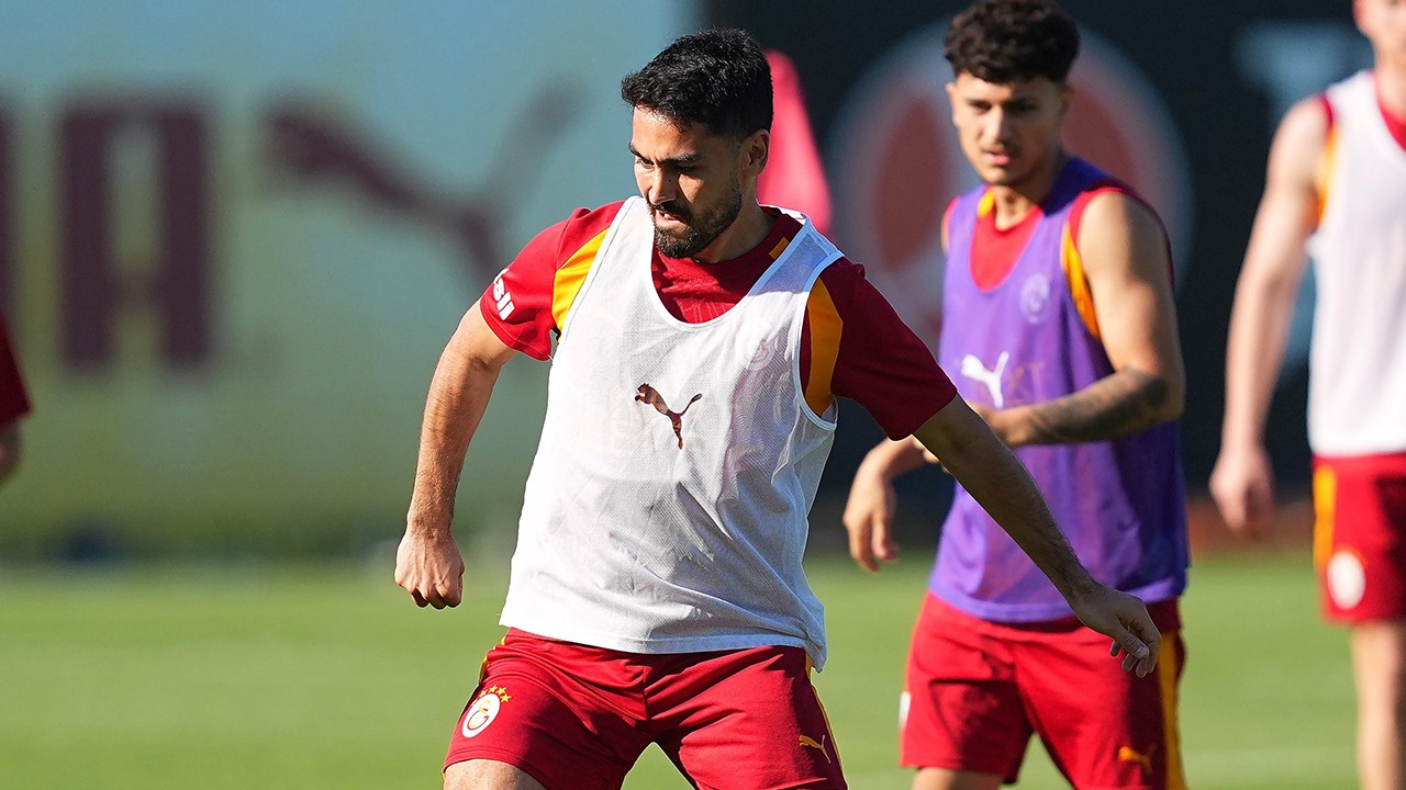 Galatasaray sabah salonda, akşam sahada çalıştı