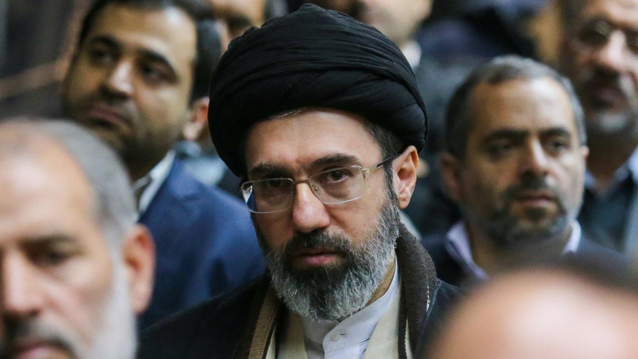 İran lideri Hamaney, babasının öldürülmesinin "intikamının" alınacağı sözünü verdi