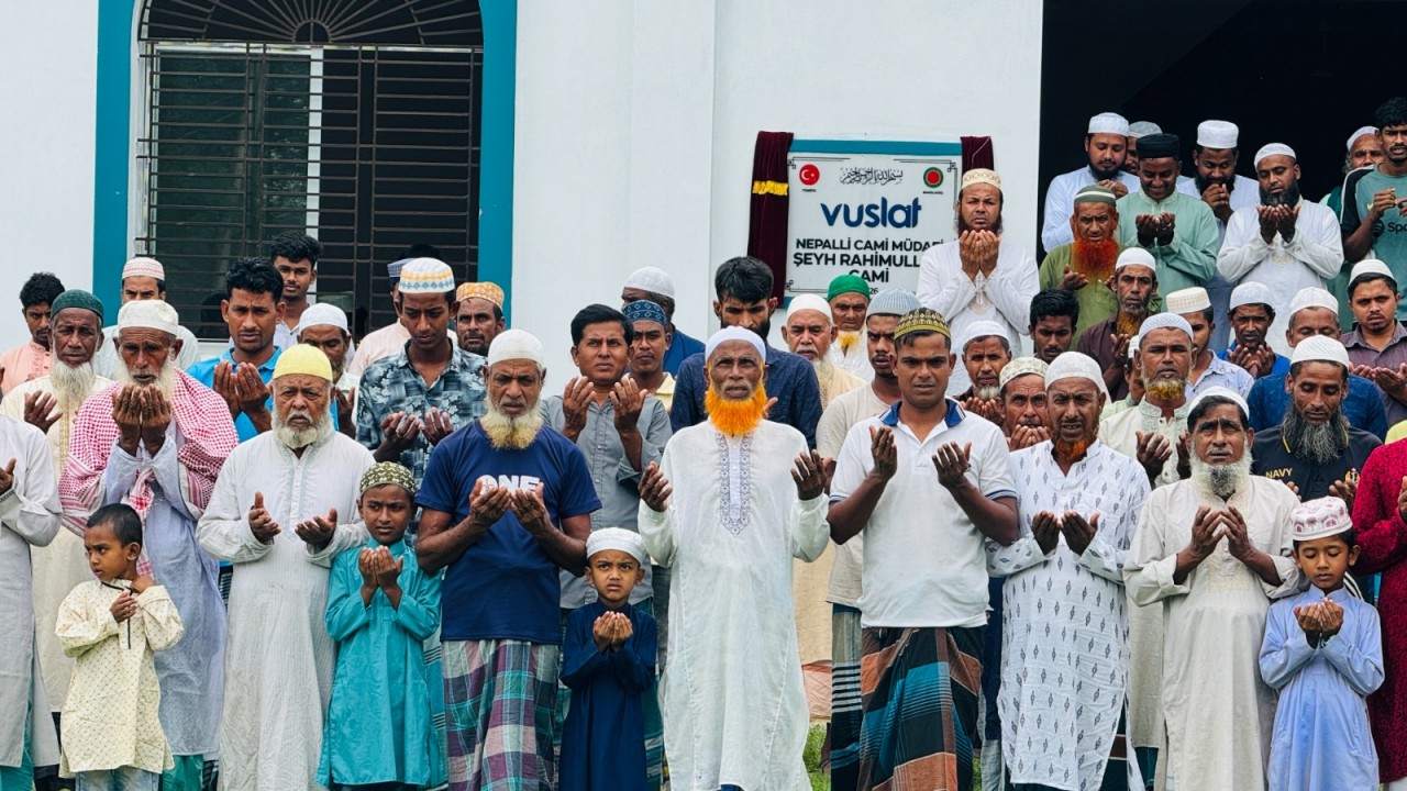 Nepalli Cami Müdafi Şeyh Rahimullah Cami ibadete açıldı