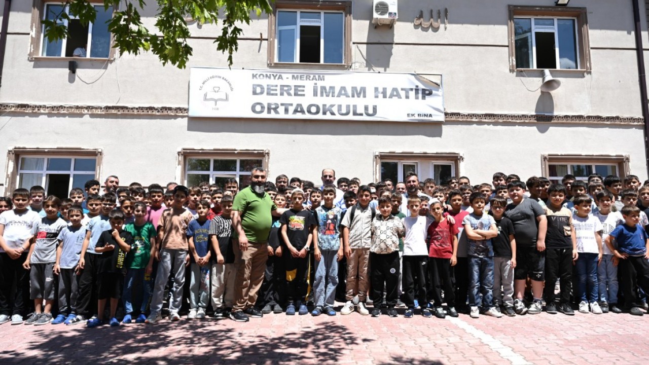 Başkan Altay hafızlık eğitimi alan öğrenciler ve yaz Kur'an Kursu öğrencileriyle bir araya geldi