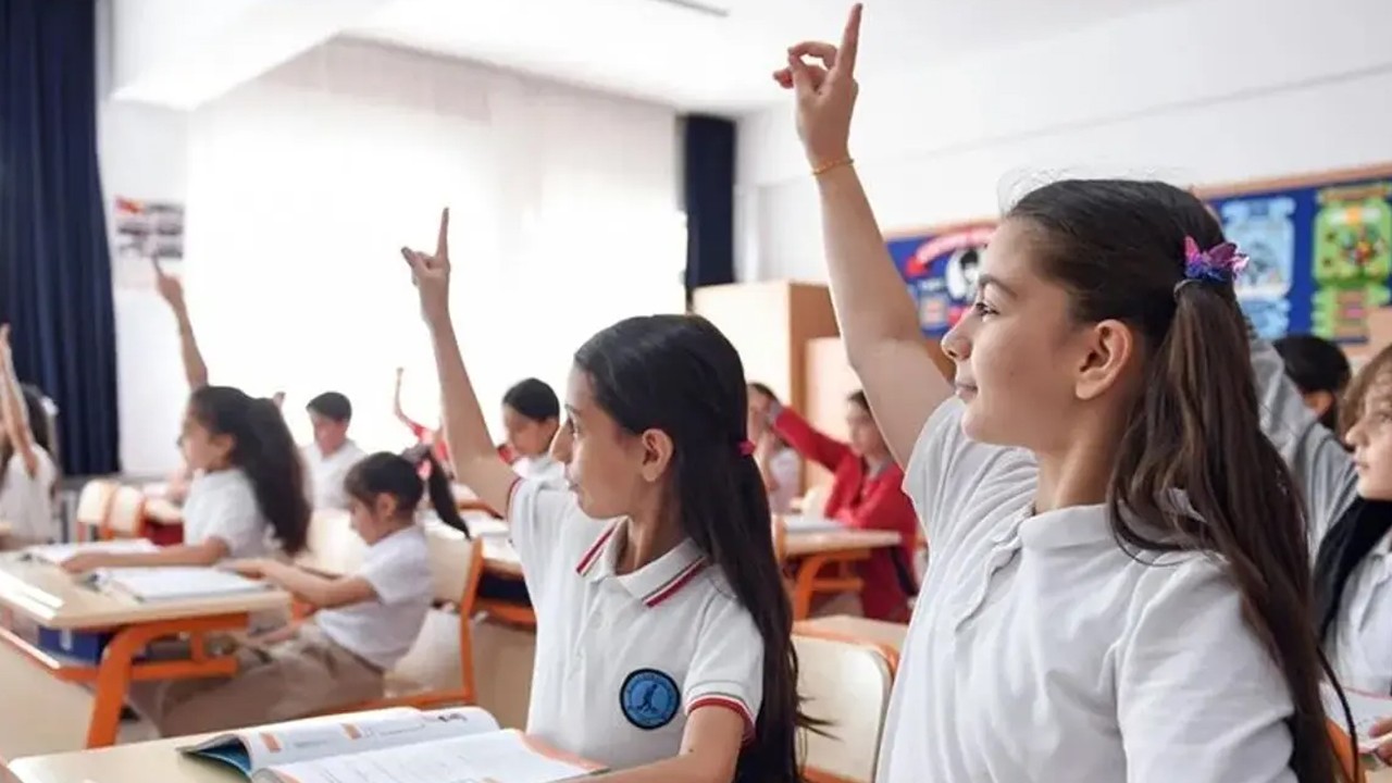 Milyonlarca veliyi ve okulu ilgilendiren karar: Tamamen yasaklandı!