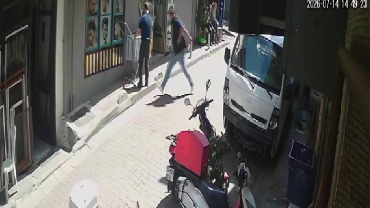 Tıraşını beğenmedi günler sonra berberini bıçakladı! O anlar kamerada