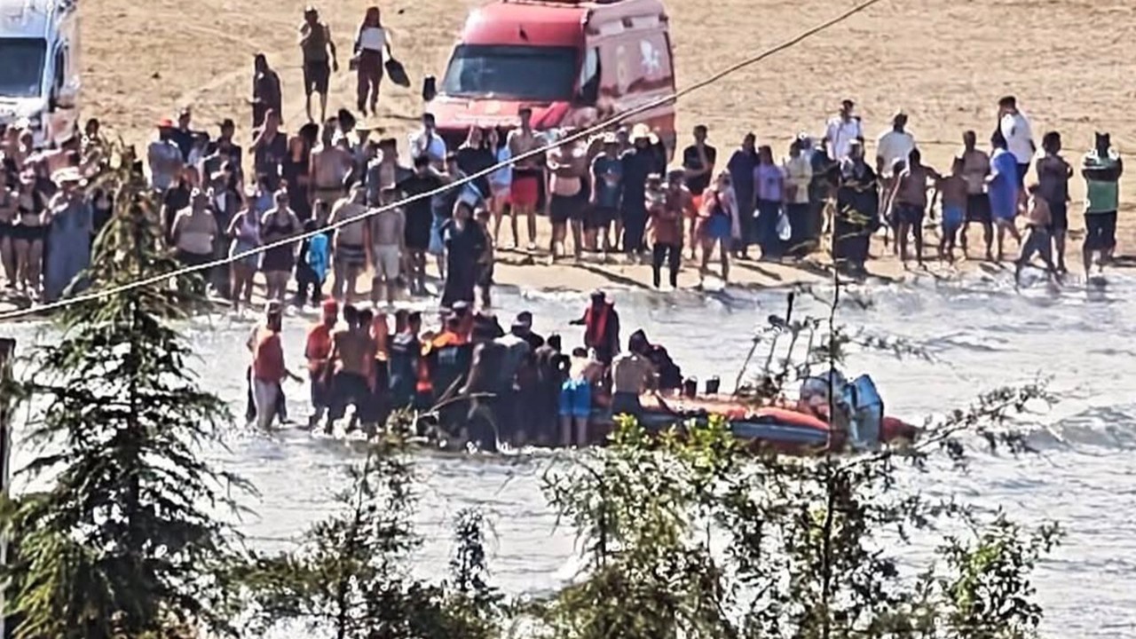 Akıntıya kapılan çocukları kurtarmak isteyen adam boğuldu