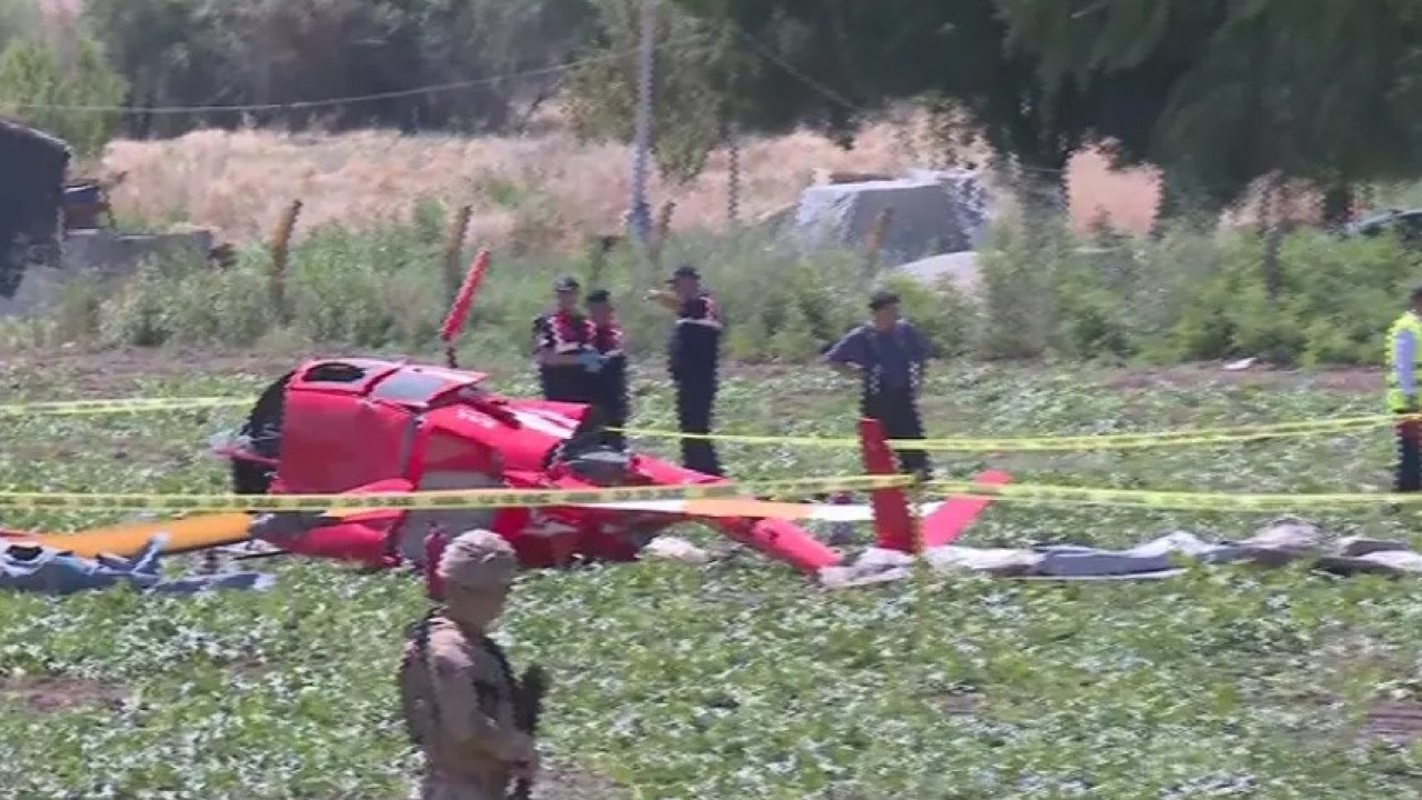 Ankara’da düşen eğitim helikopteri vinçle kaldırıldı