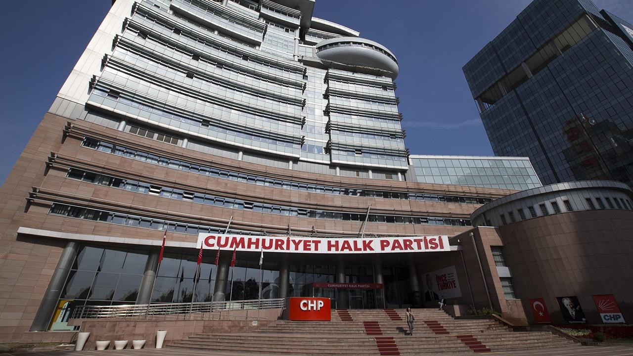 CHP'de 4 il başkanı merkez ilçelerle beraber görevden alındı
