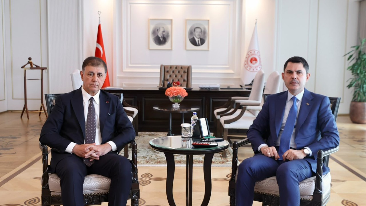 Bakan Kurum, İzmir Büyükşehir Belediye Başkanı Cemil Tugay ile görüştü