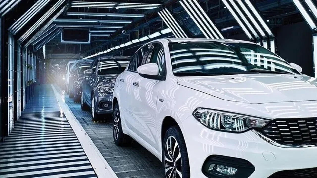Otomobilde en çok tercih edilen renkler gri ve beyaz oldu