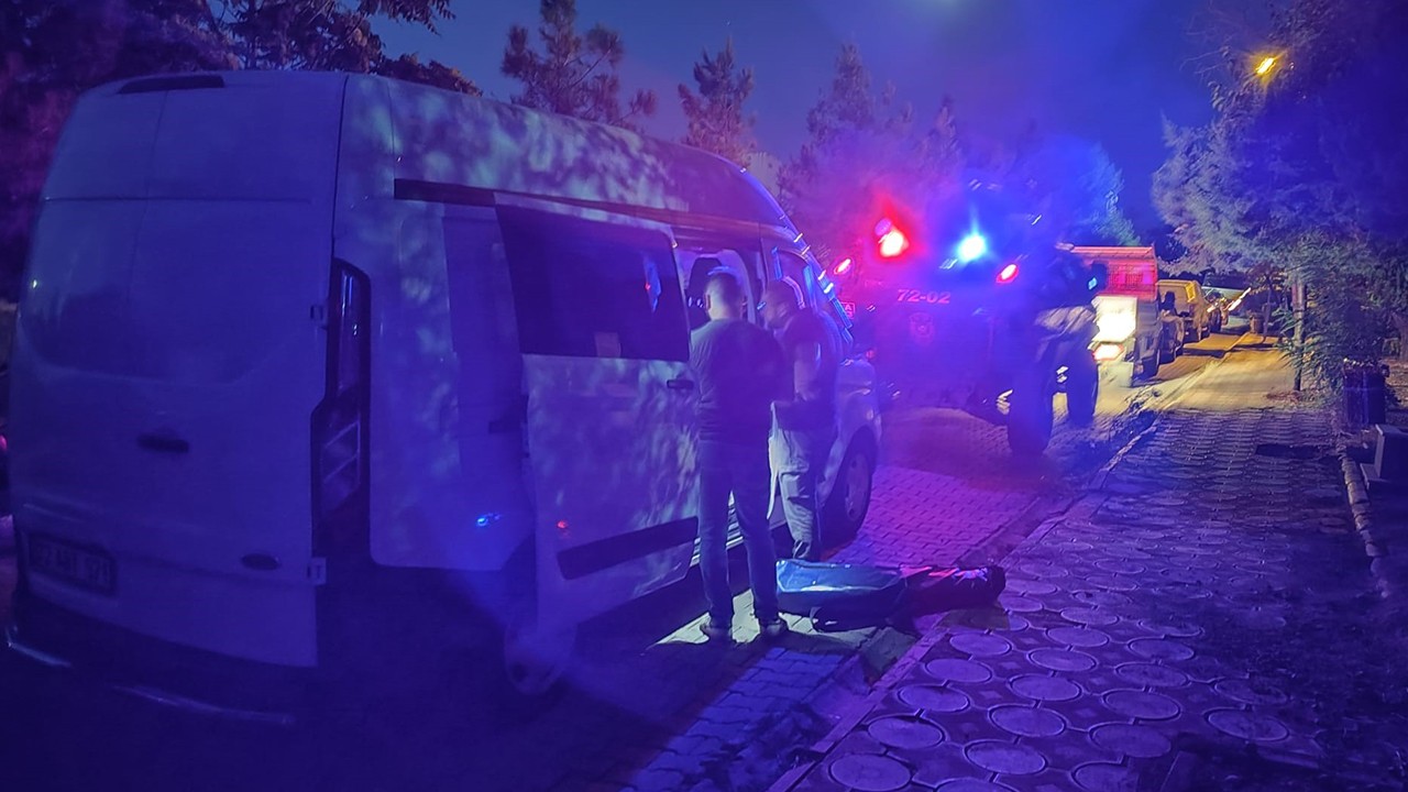 Mezarlıkta silahlı saldırı! Baba, oğlu ve yeğeni öldü