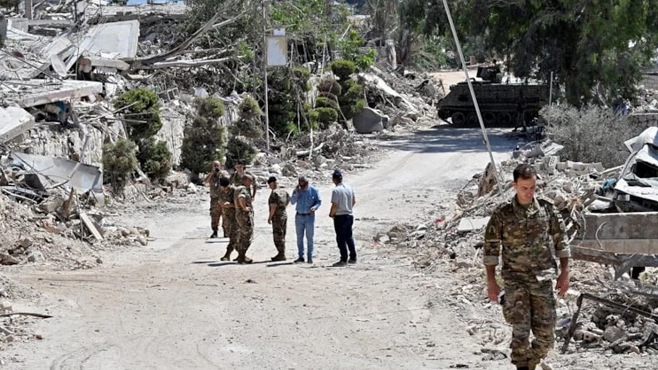 İsrail'in çekildiği Lübnan'da yıkım görüntülendi
