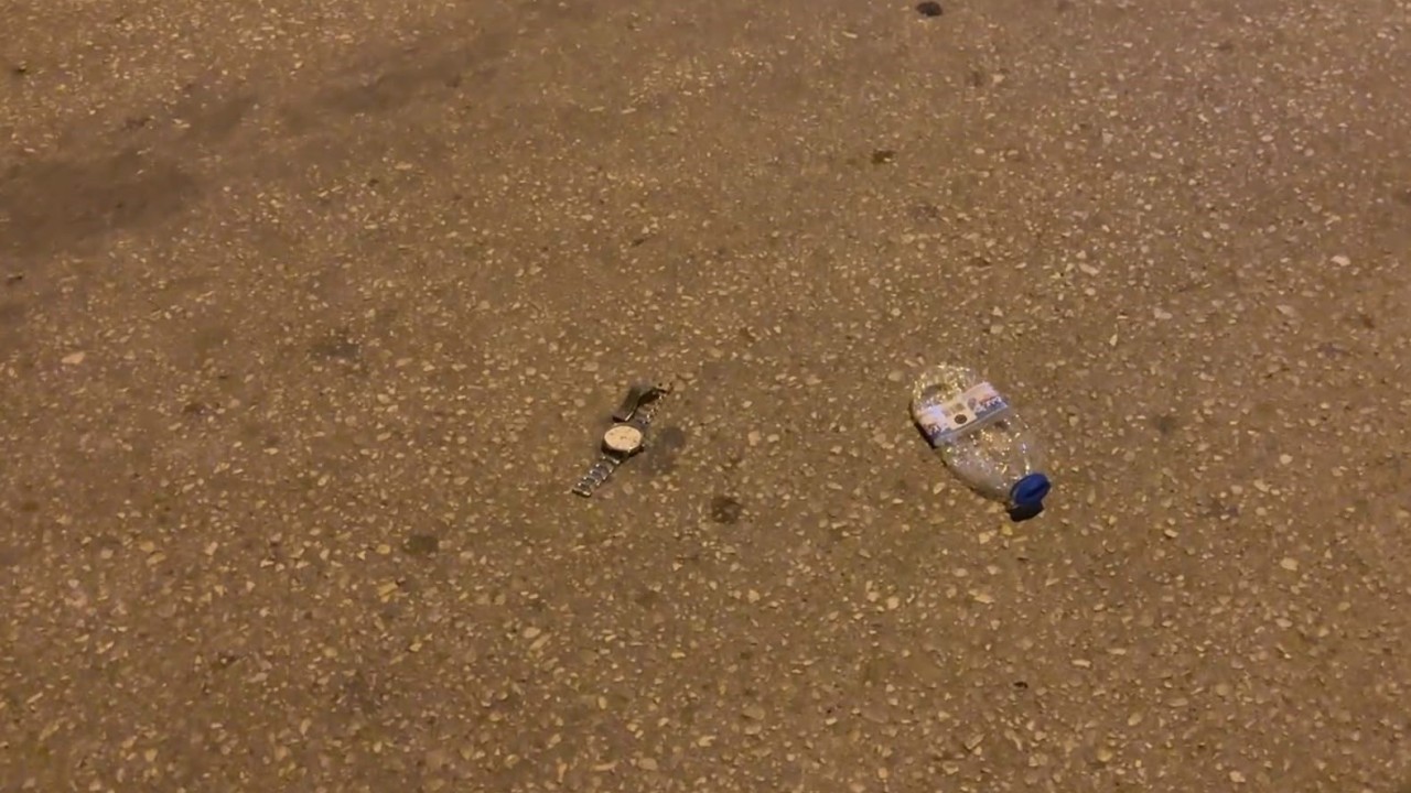 Kavga eden grup polisi görünce dağıldı, geriye kol saati ve kapı kolu kaldı