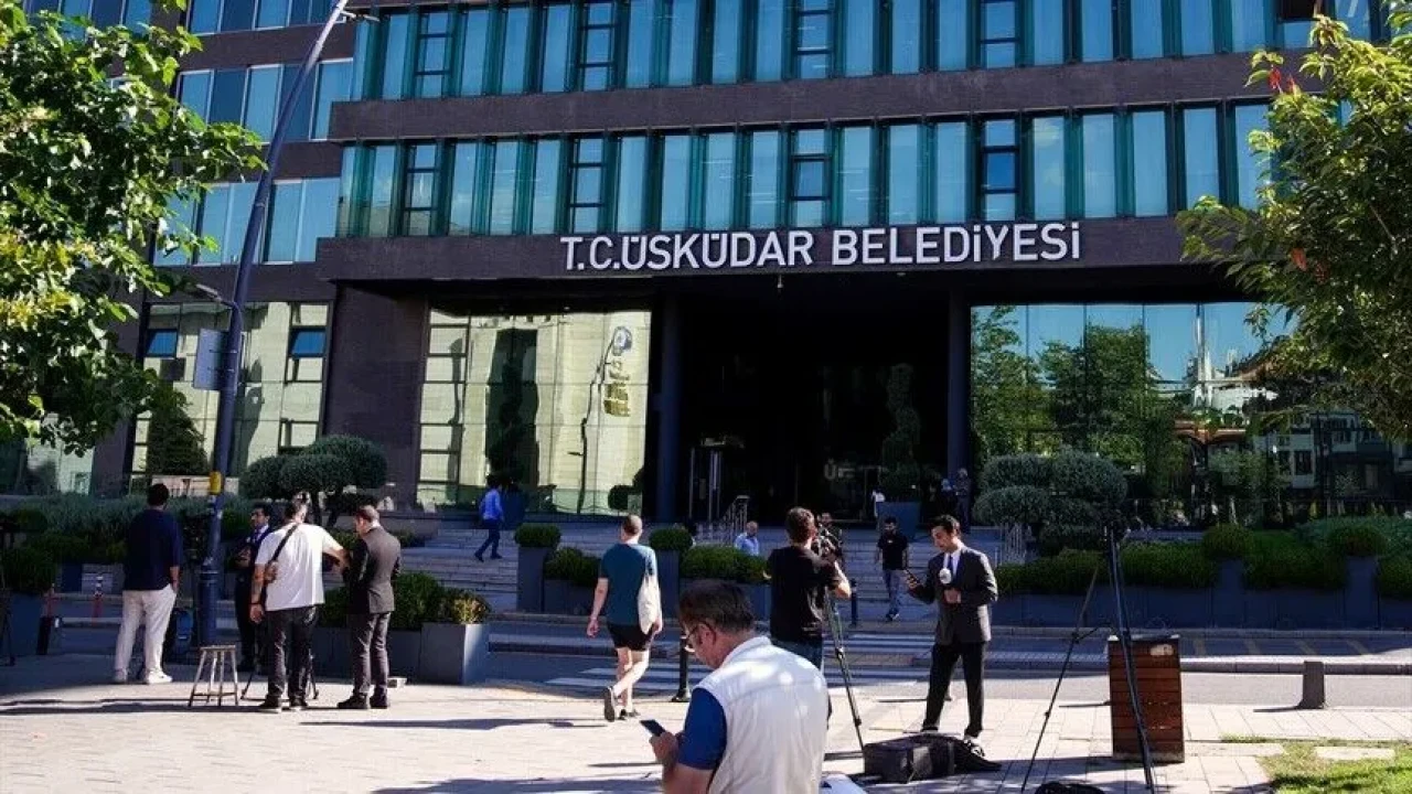 Üsküdar Belediyesi'ne operasyon: Belediye Başkanı Sinem Dedetaş dahil 6 şüpheli gözaltına alındı