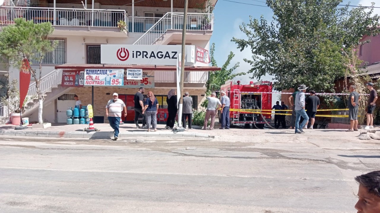 Bahçe temizliği için yakılan ateş evi küle çevirdi, depoda patlayan tüpler korkuya neden oldu