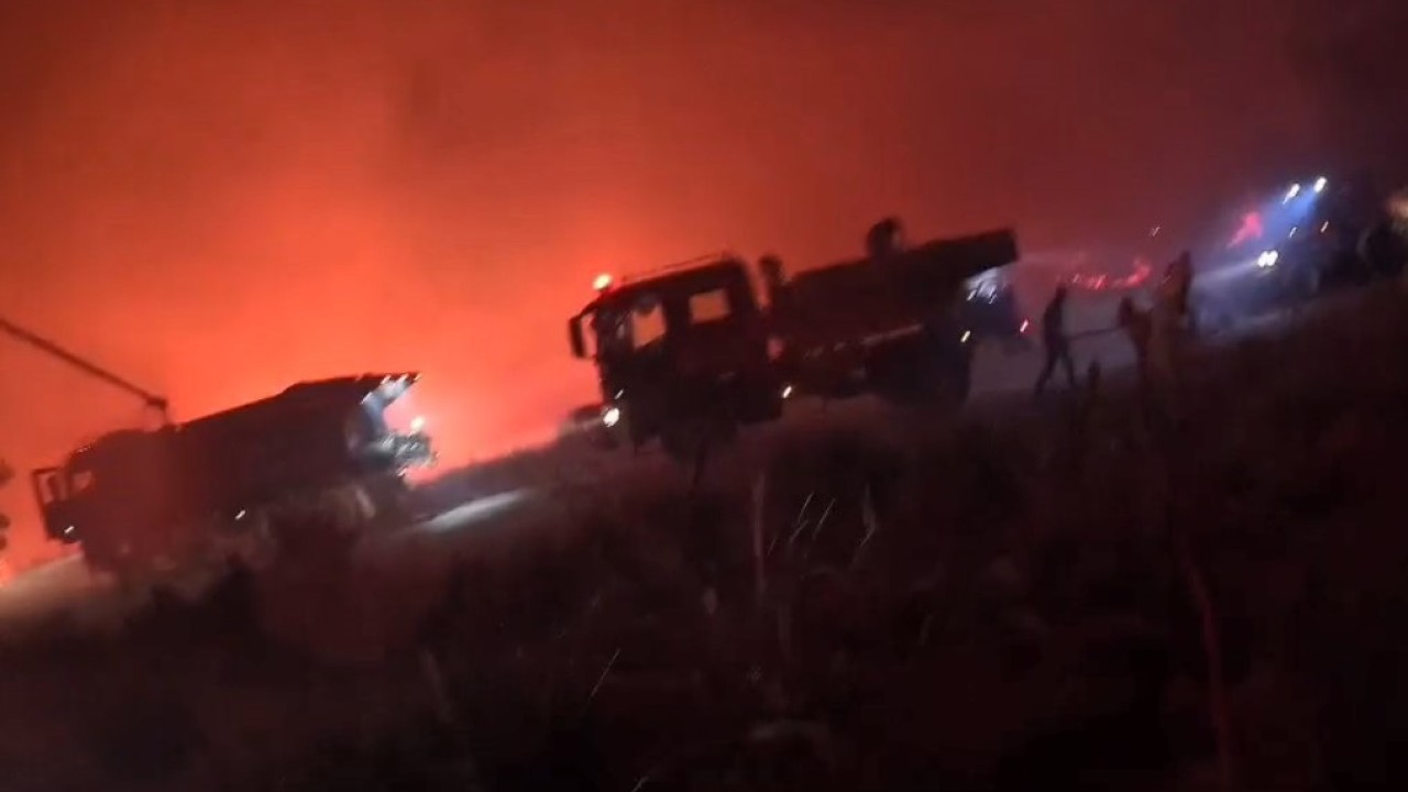 Alevlere karşı canla başla mücadele! O anlar aksiyon kamerasına böyle yansıdı