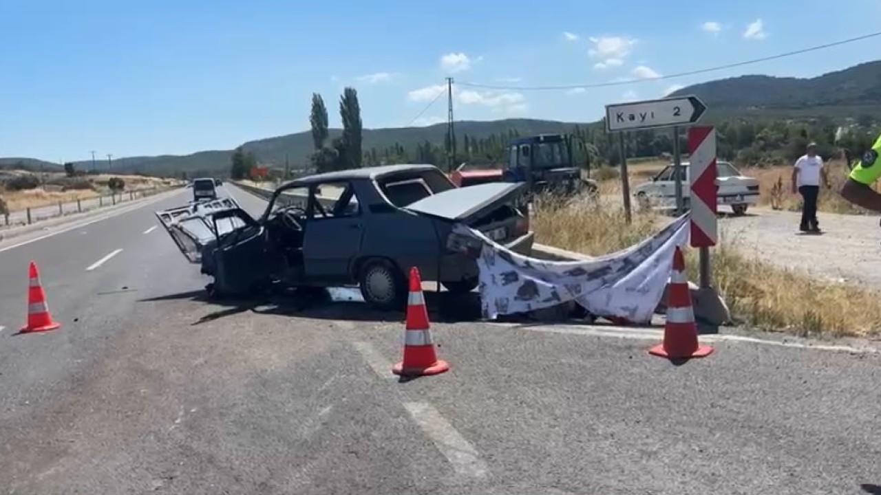 İki otomobil çarpıştı: 1 ölü, 4 yaralı