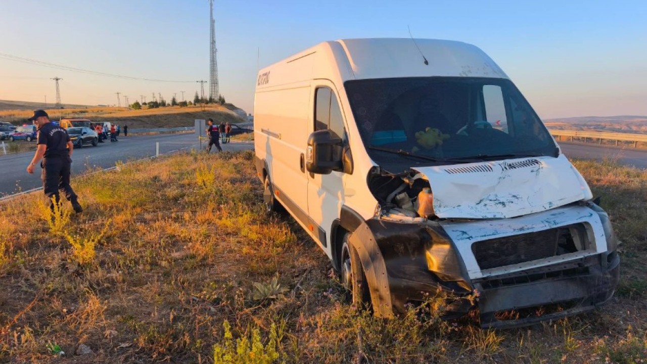 Otomobil ile minibüs çarpıştı: 2 kişi hayatını kaybetti