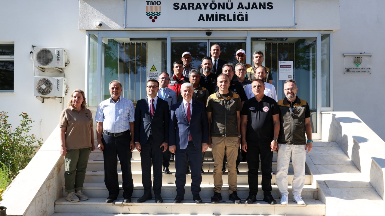 Vali İbrahim Akın, Sarayönü'de hububat alım ve hasat çalışmalarını yerinde inceledi