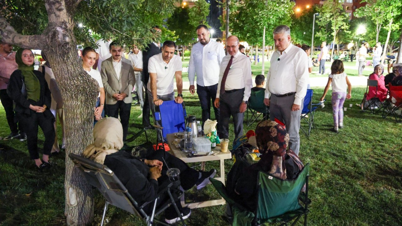 Başkan Özgökçen, Pekyatırmacı ve Bağcı Şefikcan Parkı'nda vatandaşlarla bir araya geldi