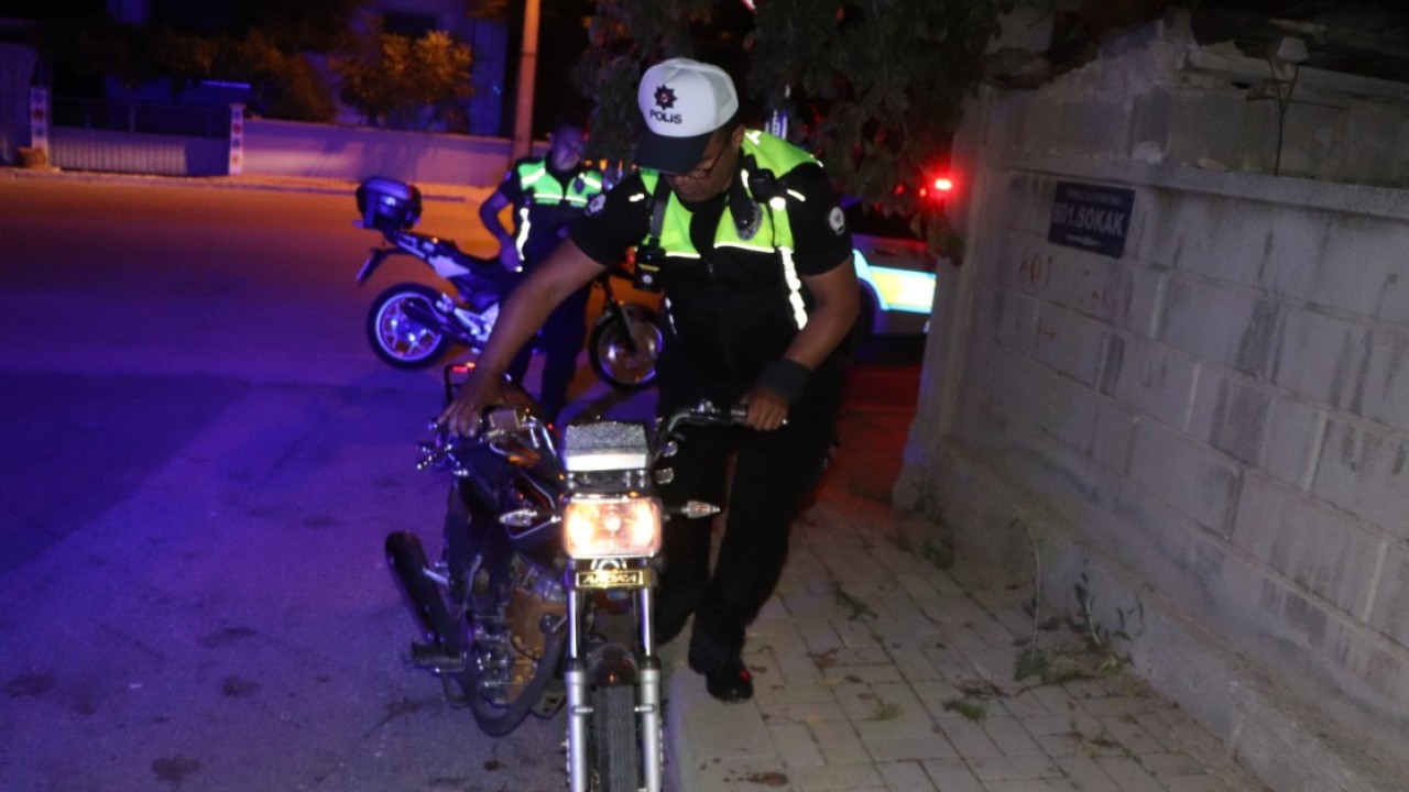 Polisin 'dur' ihtarına uymayan motosiklet sürücüsüne 402 bin lira ceza kesildi