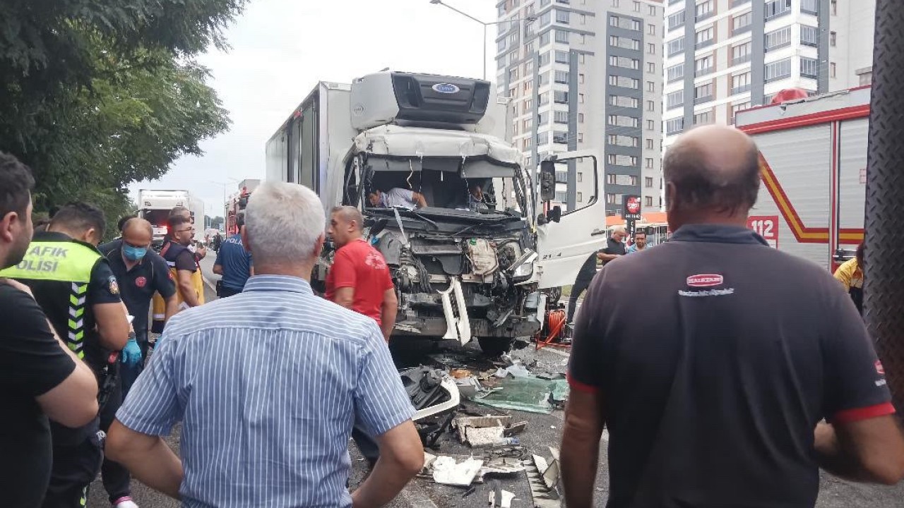 Zincirleme trafik kazası: 4 yaralı