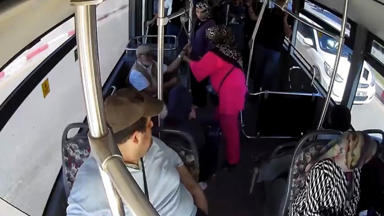 Fenalaşan yolcuyu otobüs şoförü hastaneye yetiştirdi