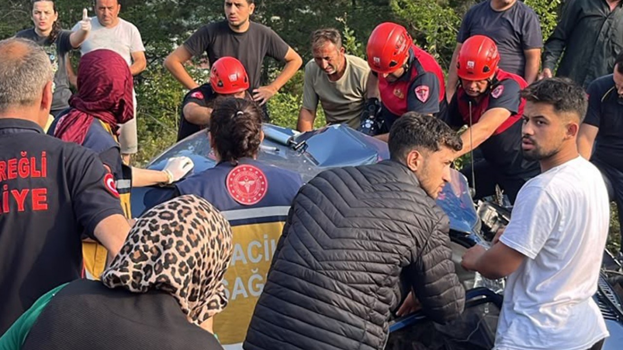 İşçi servisi ile otomobil çarpıştı: 1'i ağır 4 yaralı