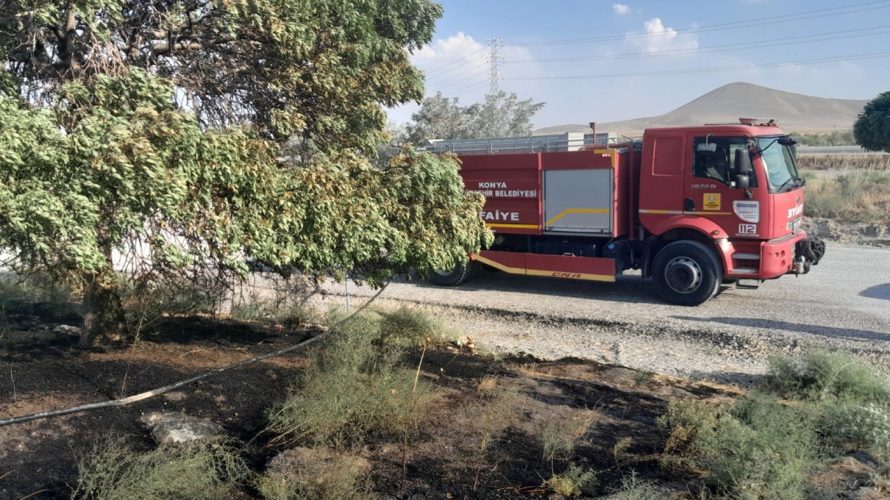 Karapınar’da ot yangını paniğe neden oldu