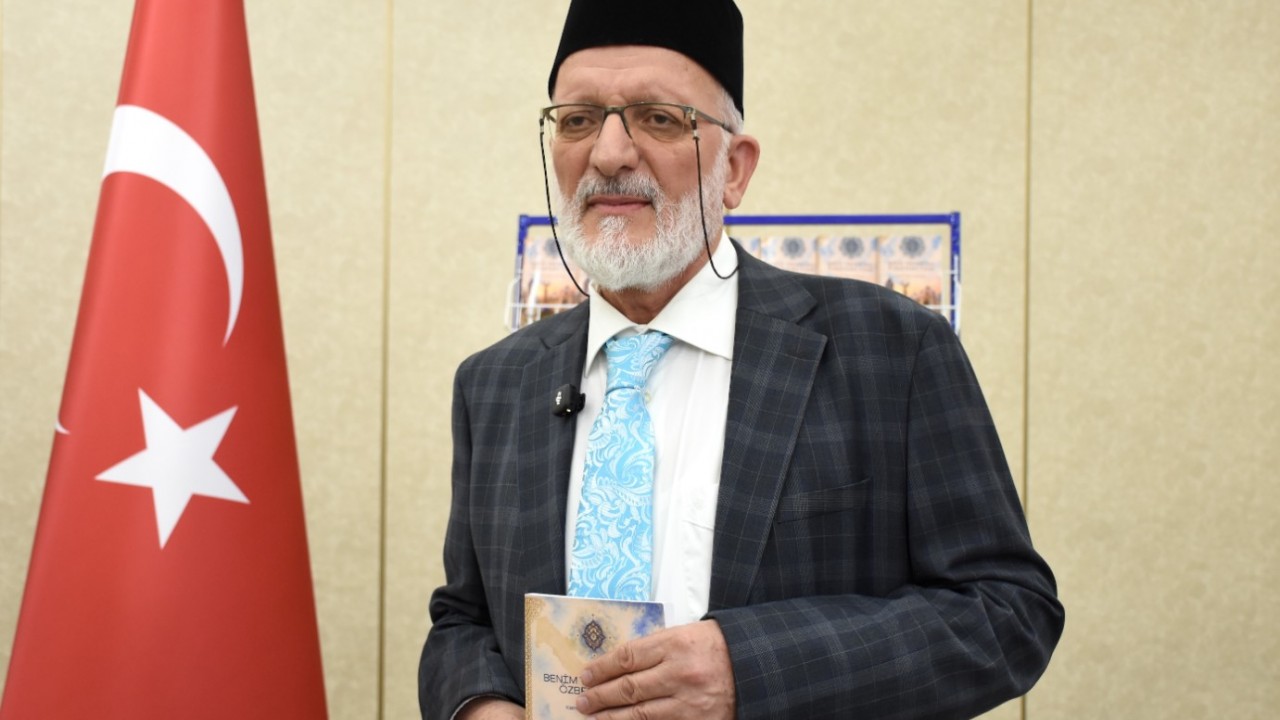 Özbekistan'ı tanıtan kitabın yazarı Ataman’a "Özbekistan Yazarlar Birliğinin fahri üyelik belgesi" verildi