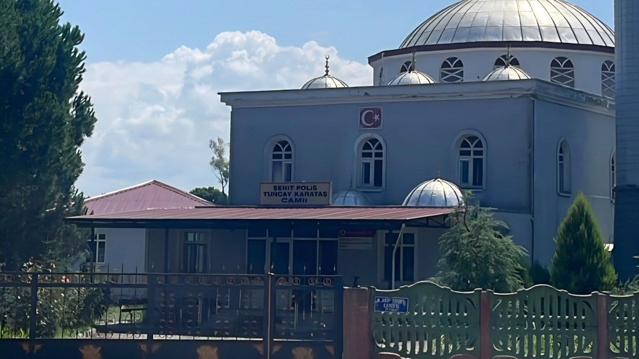 Hırsızlar camiden bağış kutusunu çaldı