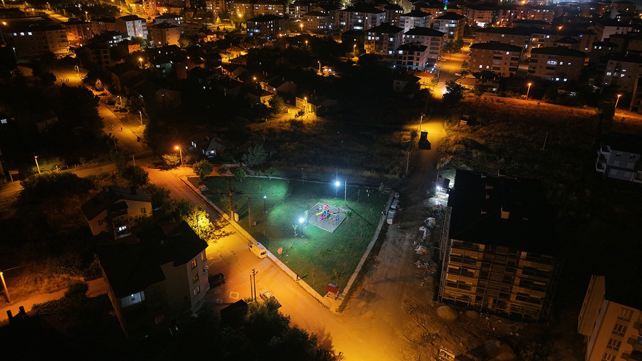 Seydişehir’de parklar ışıklandırıldı