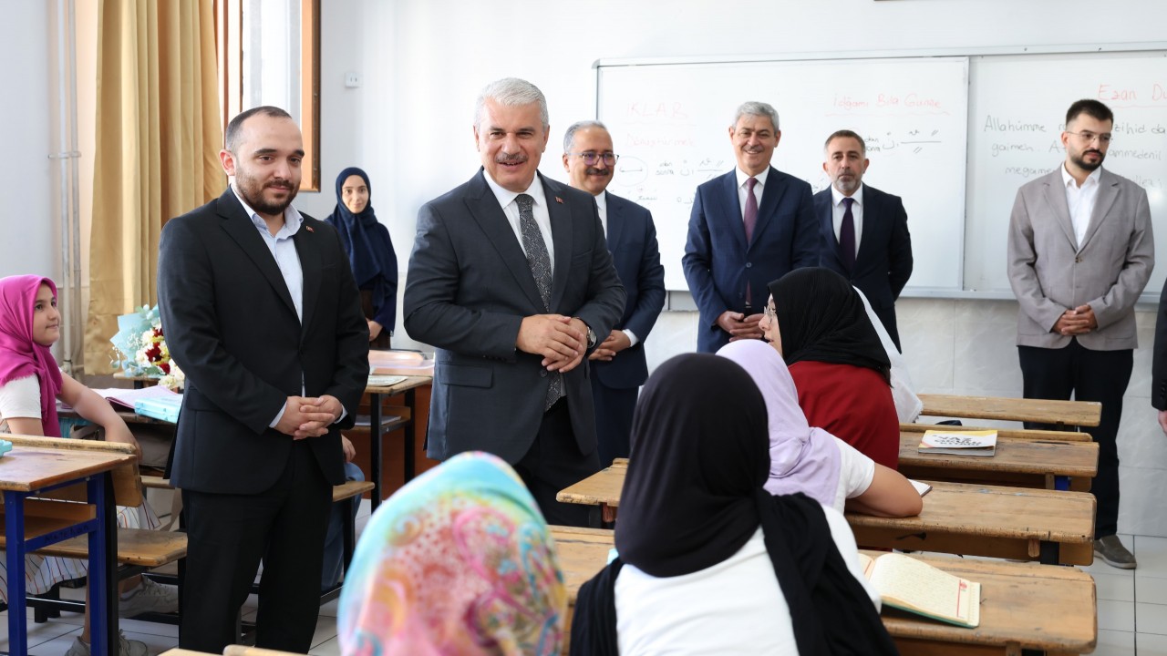 Vali İbrahim Akın, TÜGVA Yaz Okulu ve Özel Genç KOMEK öğrencileriyle bir araya geldi
