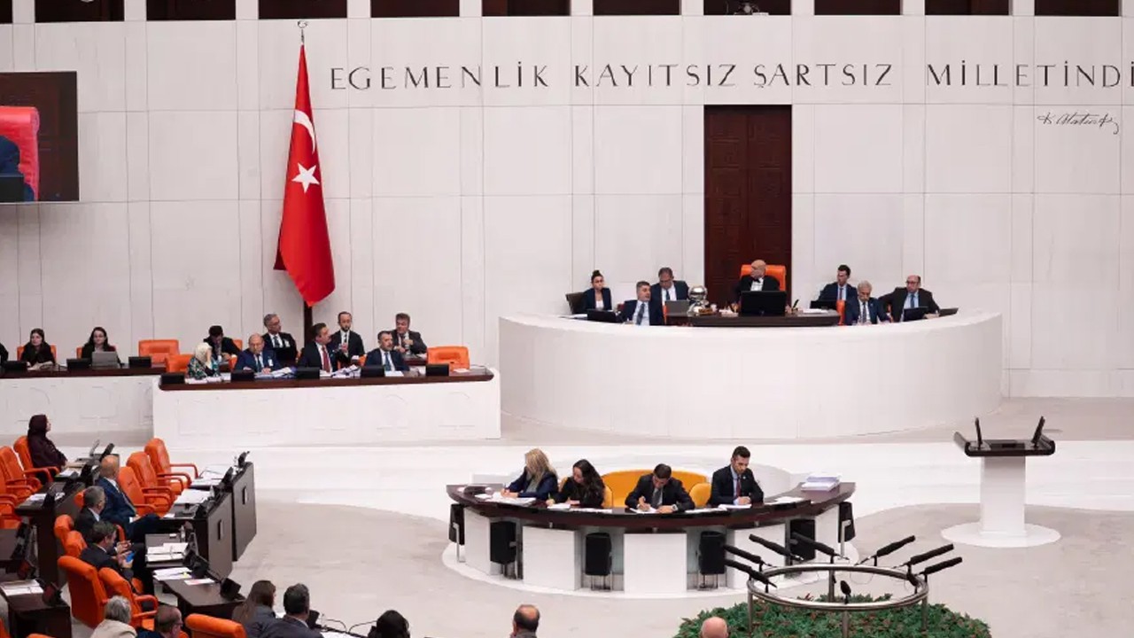 Üç milletvekili daha AK Parti'ye katıldı
