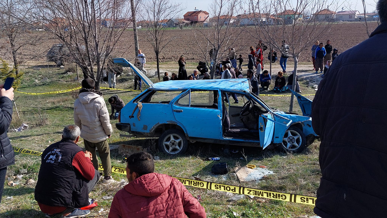 Konya'da otomobil, otobüs durağına daldı... 3 kişi öldü, 6 kişi yaralandı - Resim : 2